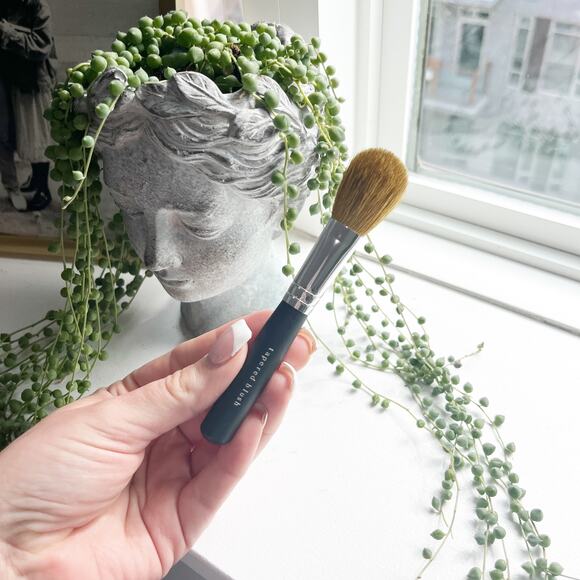 NEW BareMinerals Tapered Blush Brush - Picture 1 of 2
